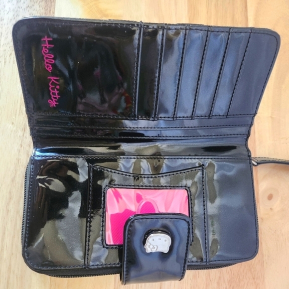 Loungefly Sanrio Hello Kitty Patent Leather Embossed Black Zip Around Wallet - Picture 7 of 8